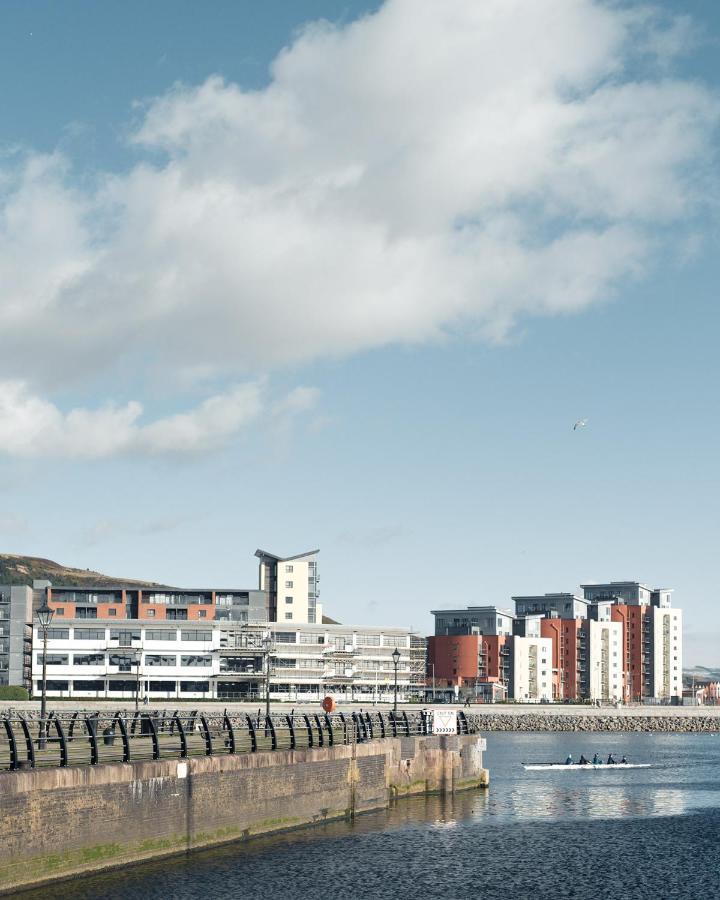 Beach On The Doorstep Meridian Tower Marina Swanseaアパートメント エクステリア 写真
